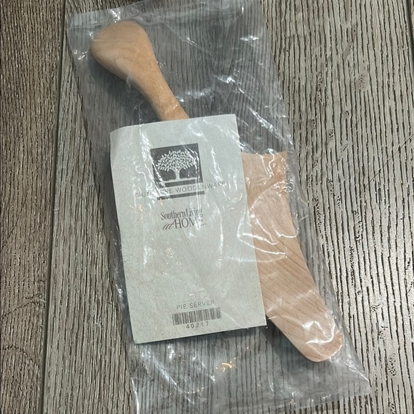 NEW SLAH Southern Living At Home Natural Wood Pie Server - Picture 1 of 3